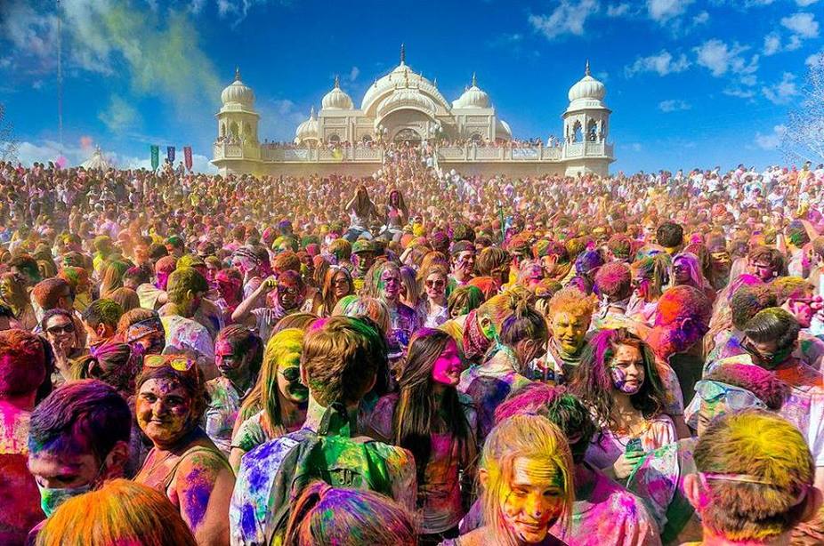 Kaisi hoti hai barsane ki lathmaar holi